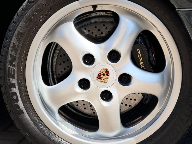 PORSCHE 911