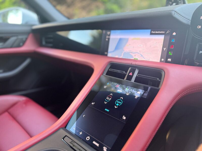 PORSCHE TAYCAN