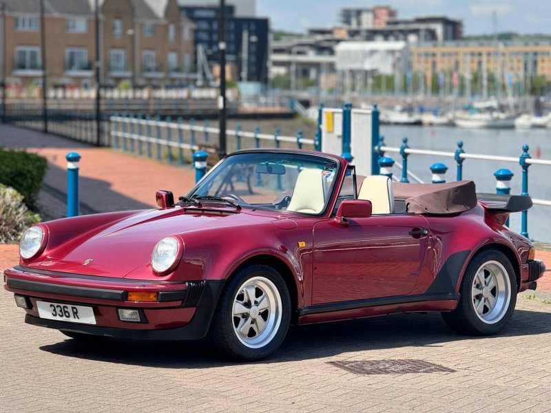 PORSCHE 911