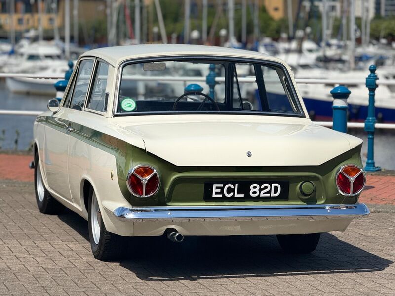 FORD CORTINA