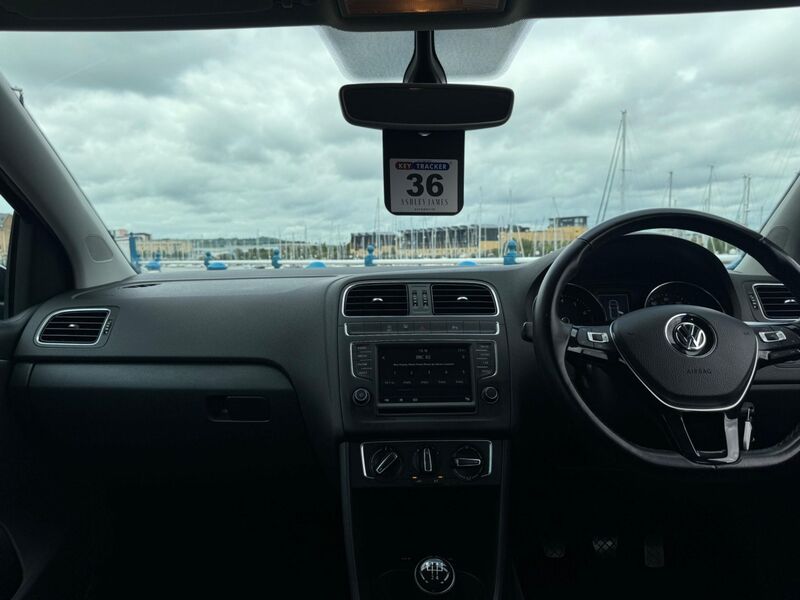 VOLKSWAGEN POLO