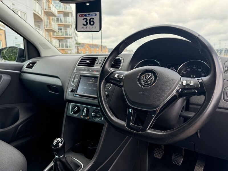 VOLKSWAGEN POLO