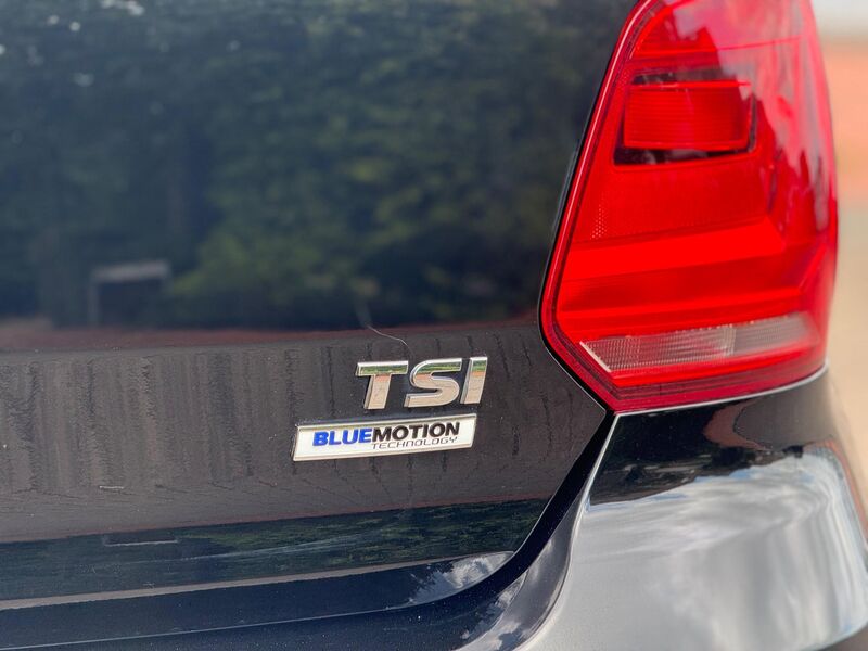 VOLKSWAGEN POLO