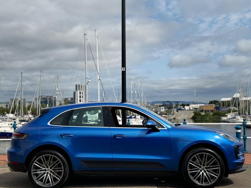 PORSCHE MACAN