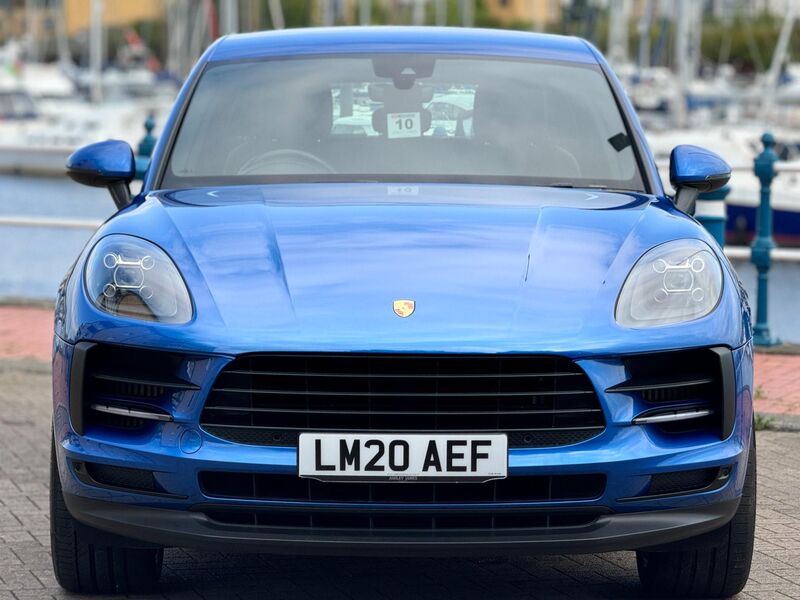 PORSCHE MACAN