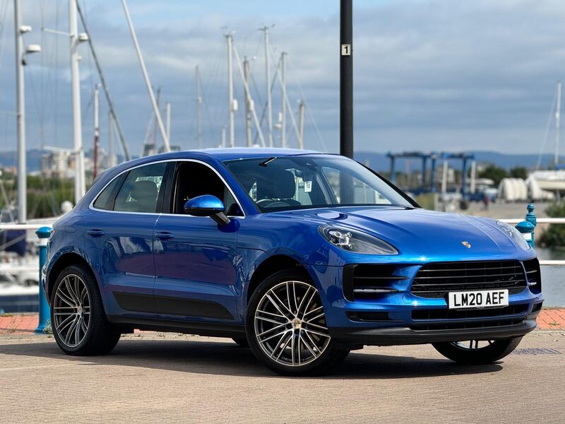 PORSCHE MACAN