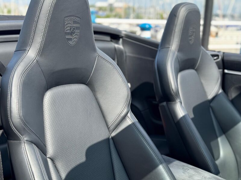 PORSCHE 911