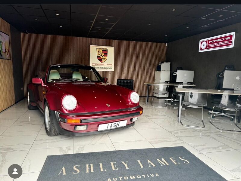 PORSCHE 911
