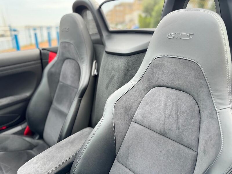 PORSCHE 718