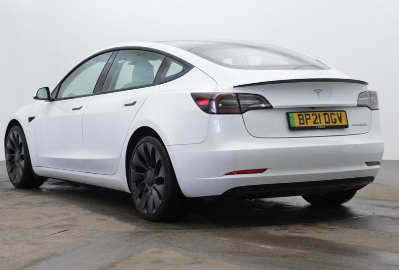TESLA MODEL 3