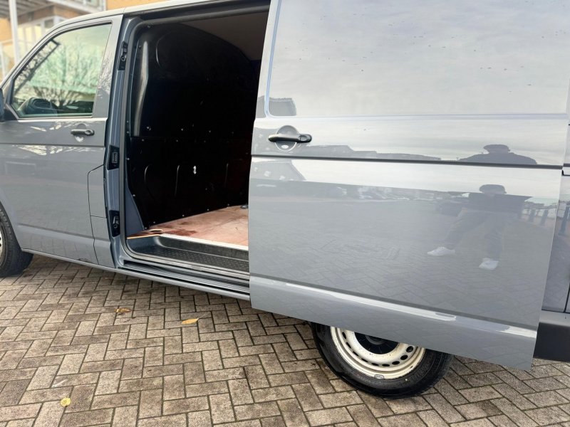 VOLKSWAGEN TRANSPORTER