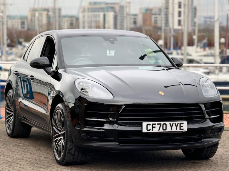 PORSCHE MACAN