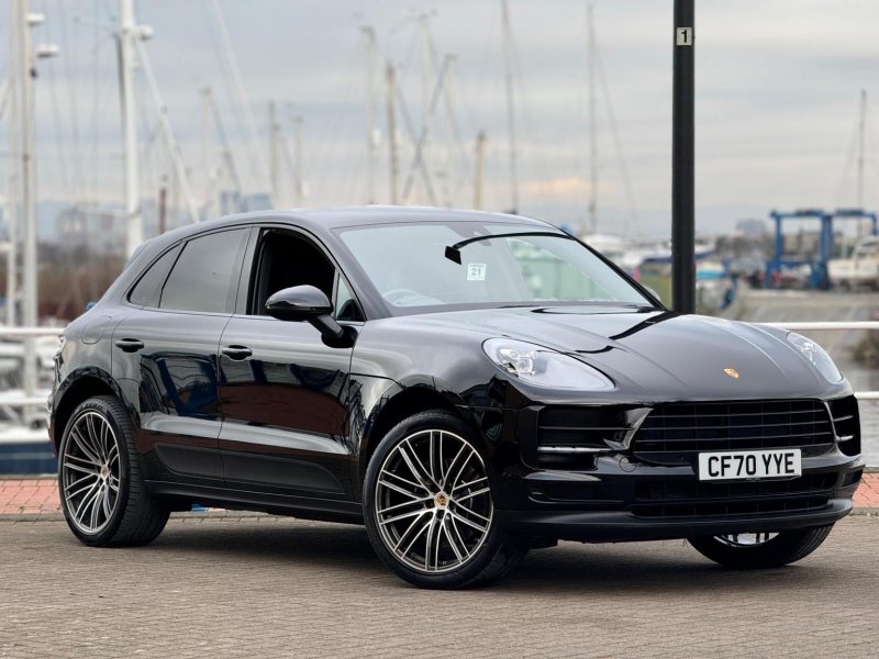 PORSCHE MACAN