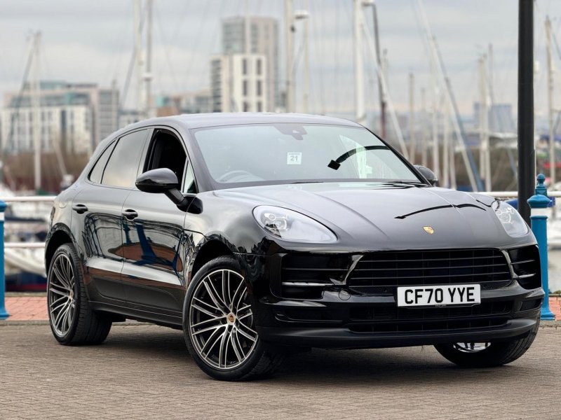 PORSCHE MACAN