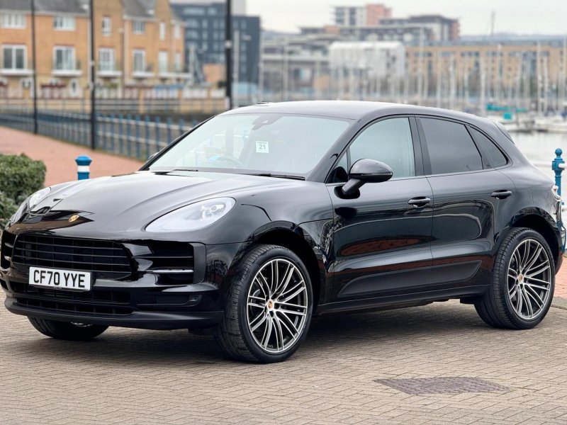 PORSCHE MACAN