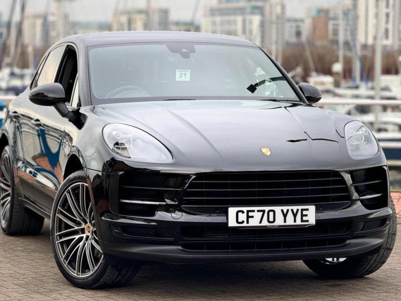 PORSCHE MACAN