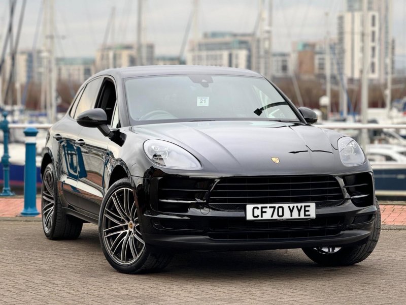 PORSCHE MACAN