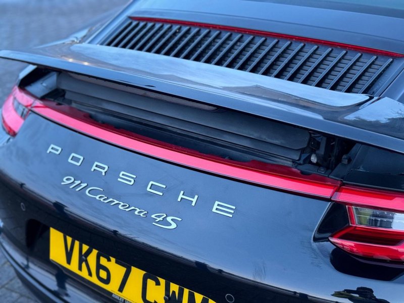 PORSCHE 911