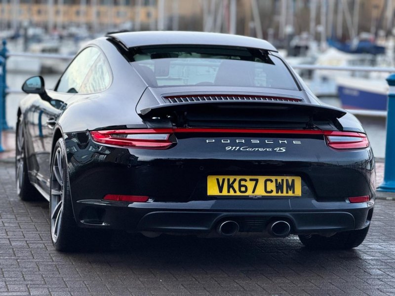 PORSCHE 911