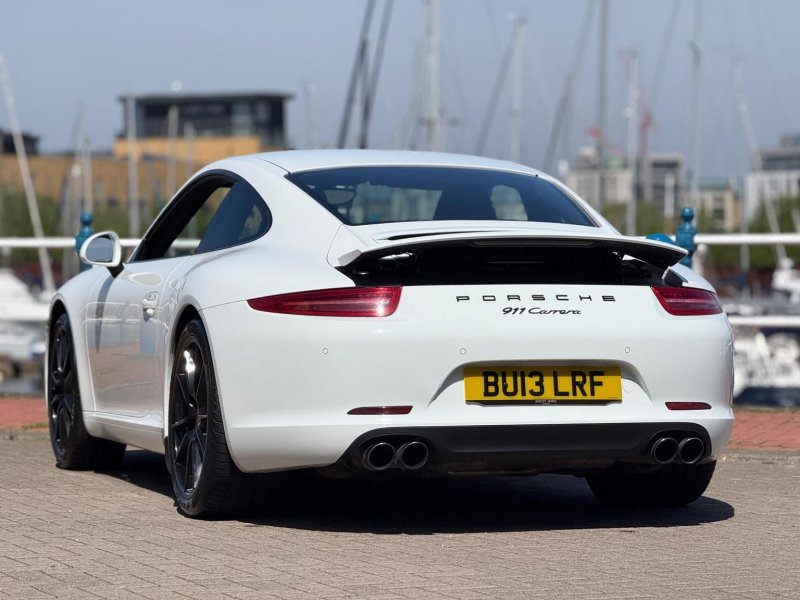 PORSCHE 911