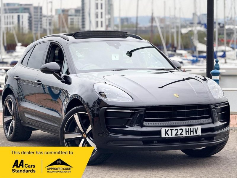 PORSCHE MACAN