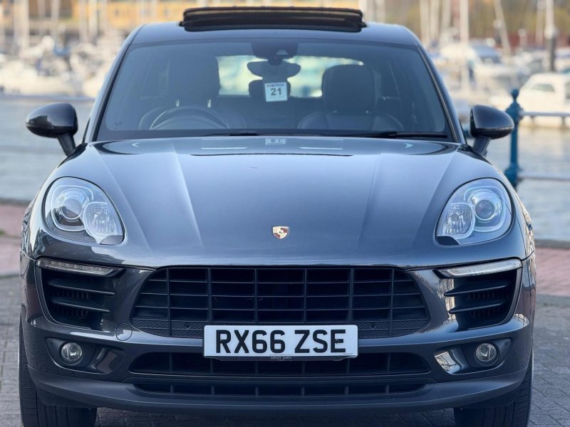 PORSCHE MACAN