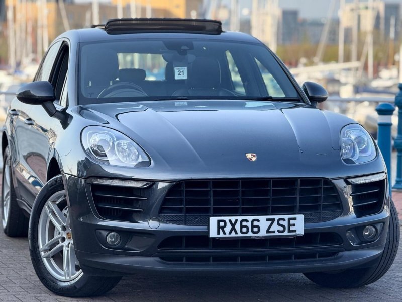 PORSCHE MACAN