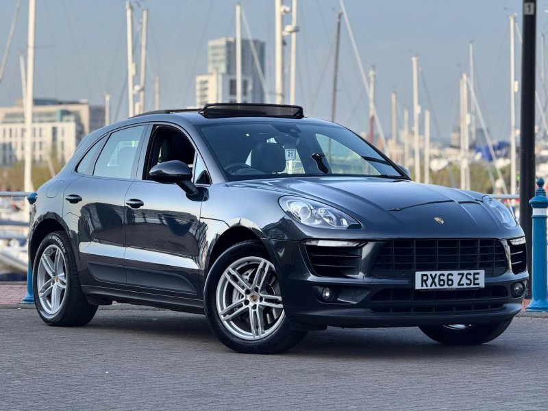 PORSCHE MACAN