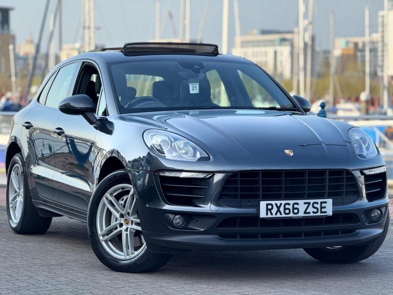PORSCHE MACAN