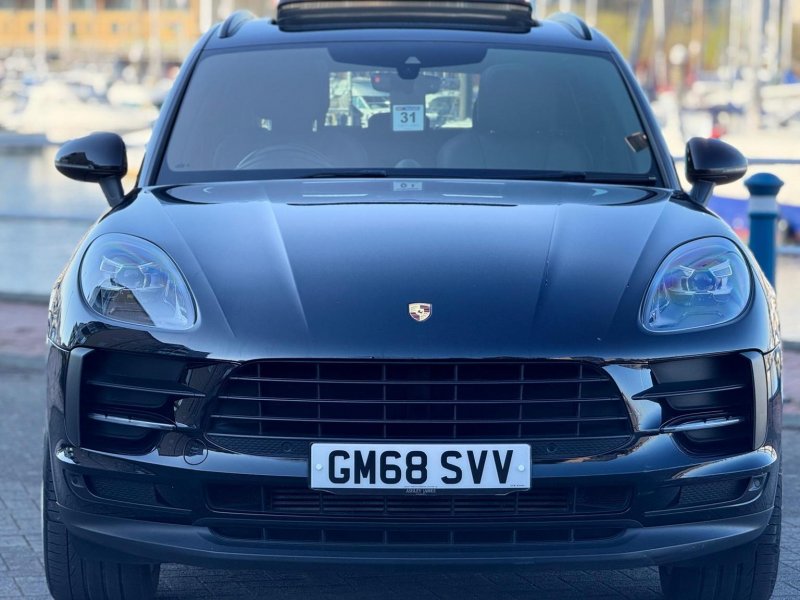 PORSCHE MACAN