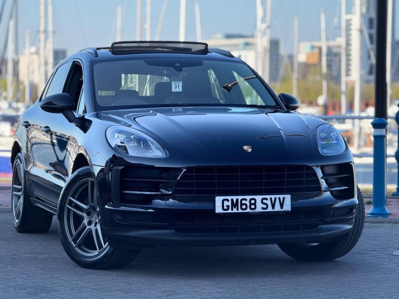 PORSCHE MACAN