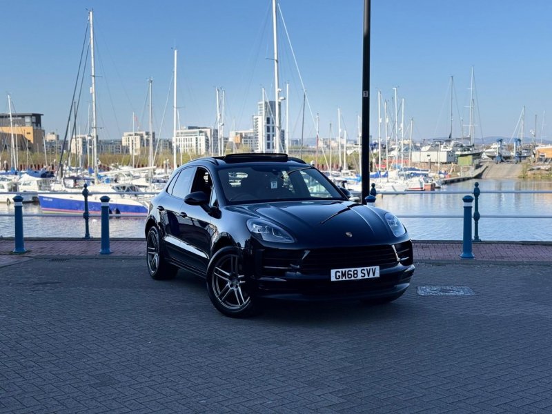 PORSCHE MACAN