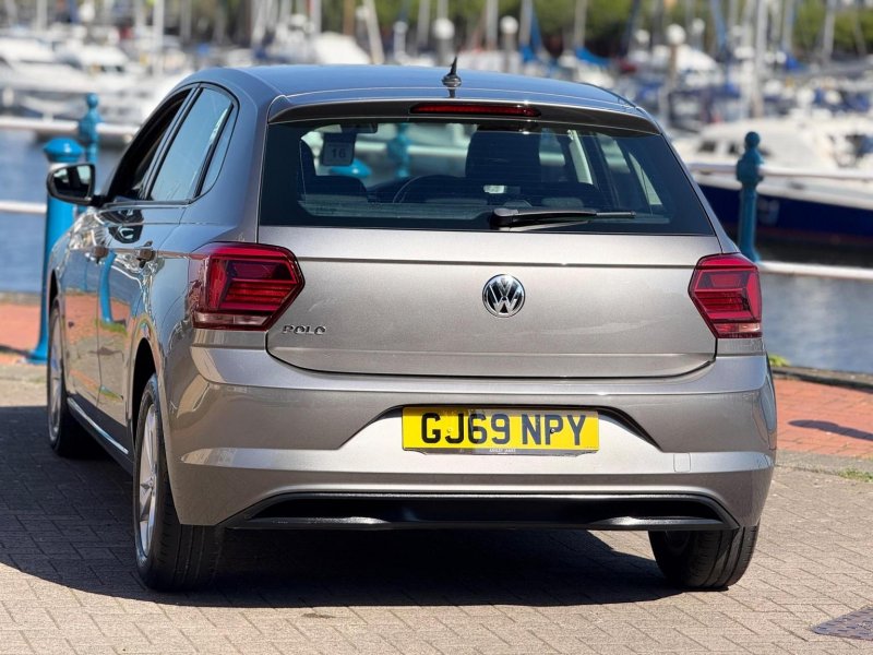VOLKSWAGEN POLO