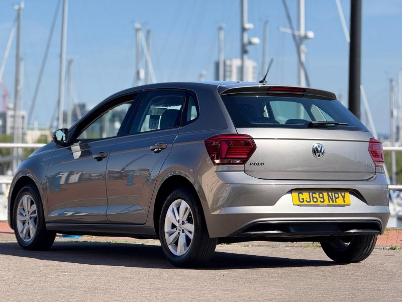 VOLKSWAGEN POLO