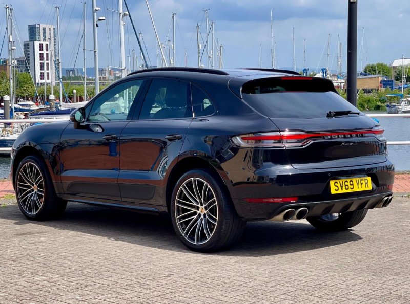 PORSCHE MACAN