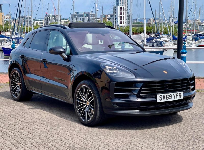 PORSCHE MACAN