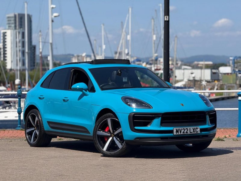 PORSCHE MACAN