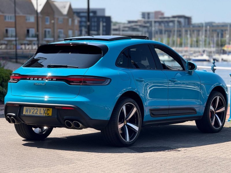 PORSCHE MACAN