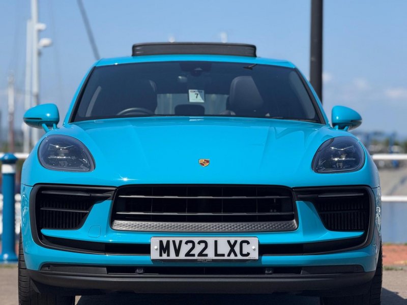 PORSCHE MACAN