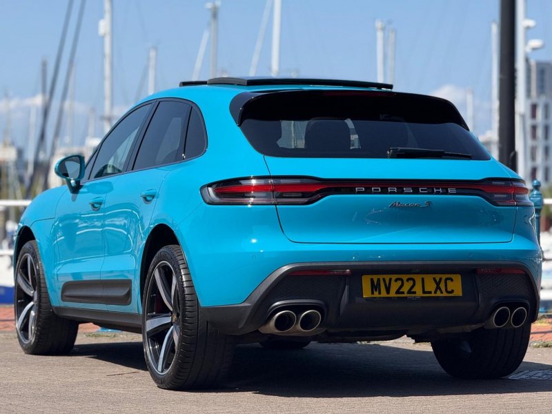 PORSCHE MACAN