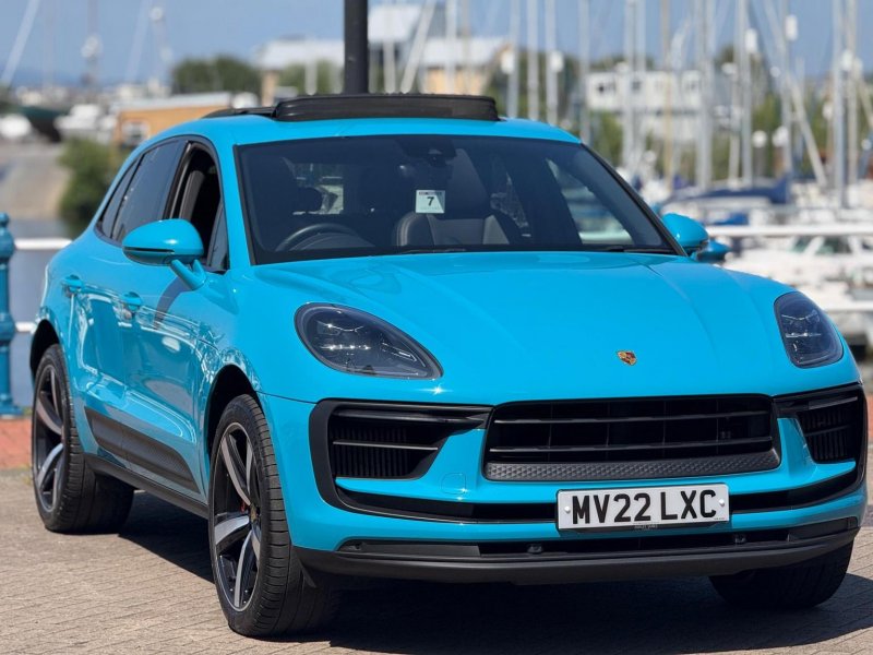 PORSCHE MACAN