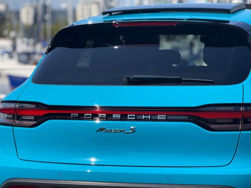 PORSCHE MACAN