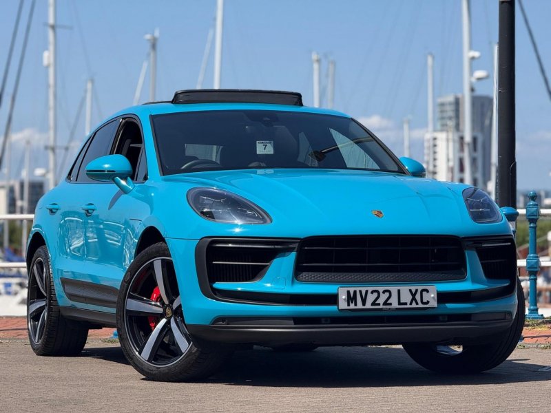 PORSCHE MACAN
