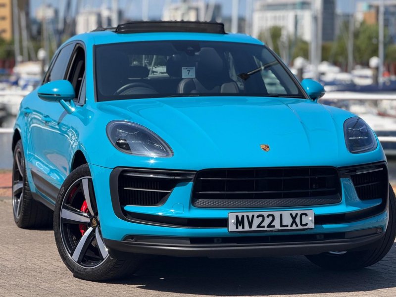 PORSCHE MACAN