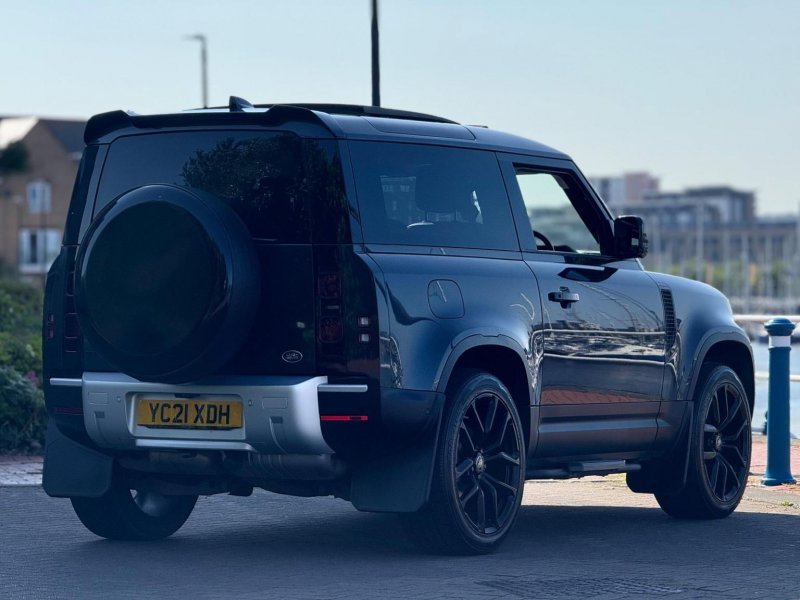 LAND ROVER DEFENDER 90