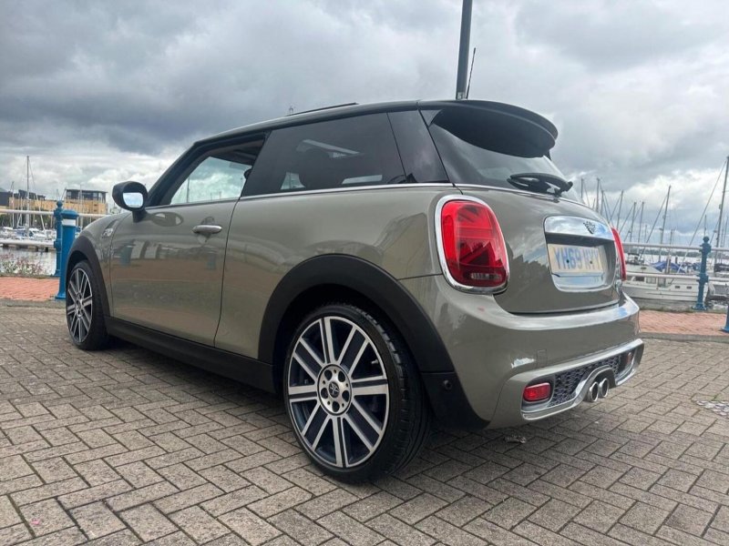 MINI HATCH