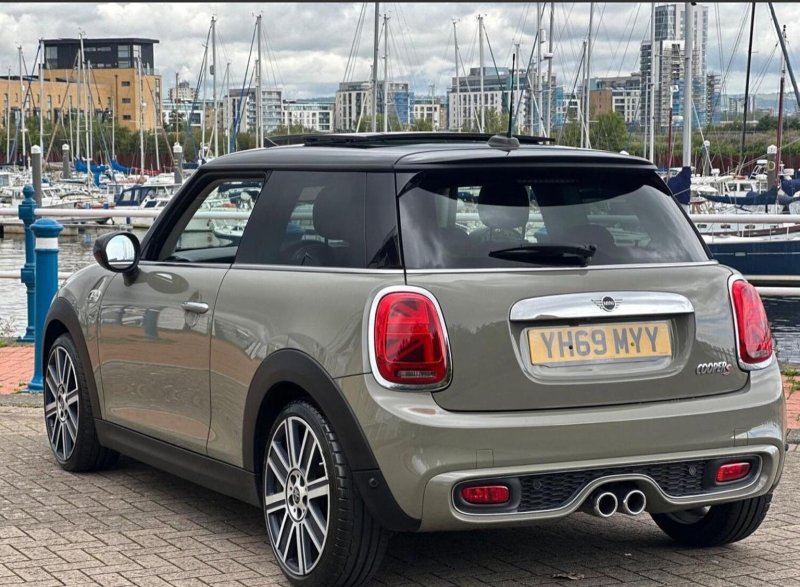 MINI HATCH